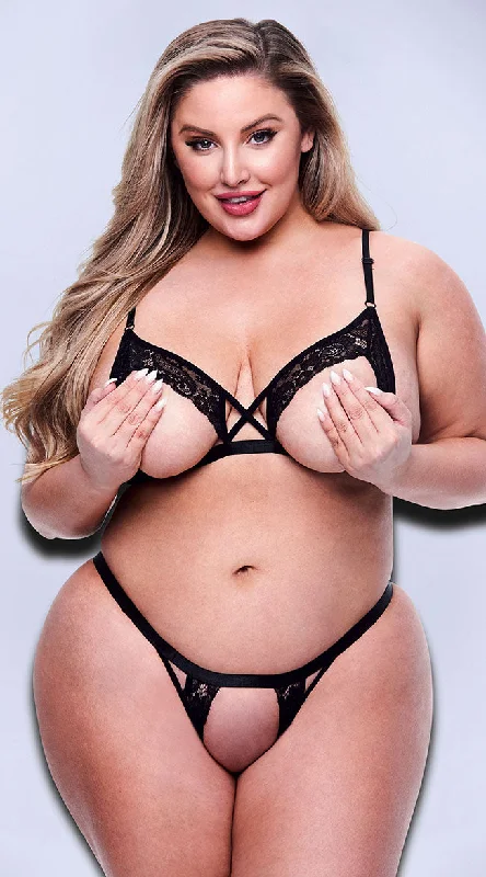 Plus Size Goods On Display Crotchless Bra Set